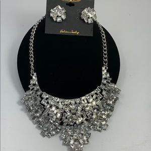 NWT Traci Lynn reflection necklace set